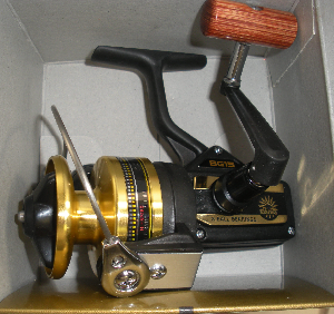 DAIWA BLACK GOLD SERIES SPINNING REEL BG15 7756  